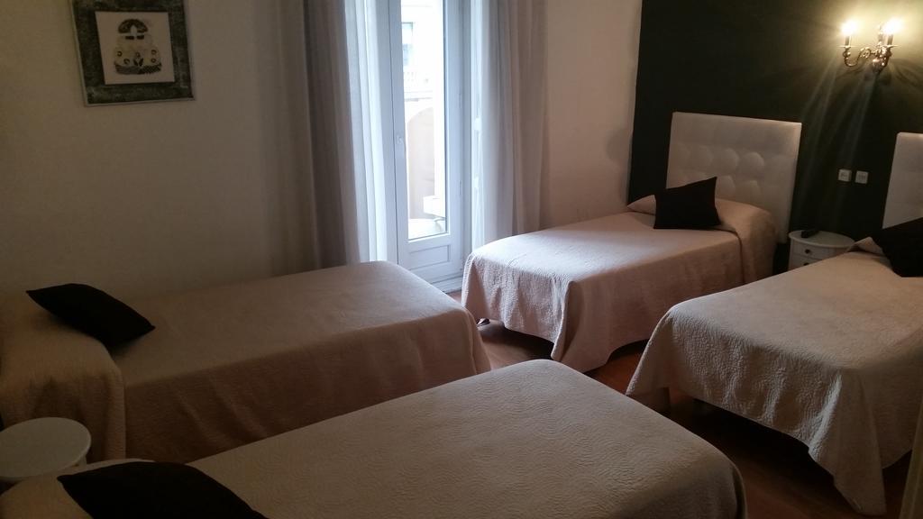 Hostal Montecarlo - Madrid — Fotos 3
